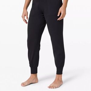 Lululemon black align joggers 28”